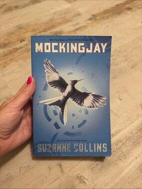 Mockingjay by Suzanne Collins — Blue Cover Novel